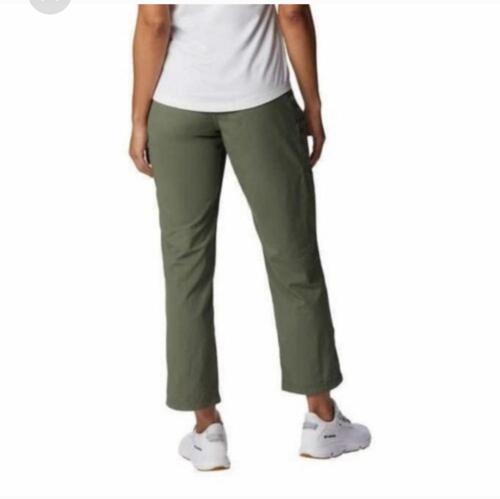 Columbia Woodland Hills Ladies Roll Up Pant – Ladies size XXL - Picture 2 of 5